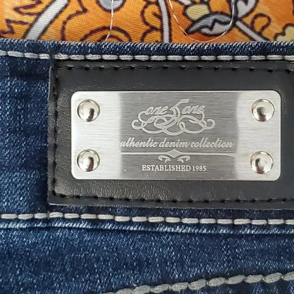 One 5 One Woman's Bootcut Jeans Size 12 Blue Sparkle Embellished Back Pockets - Picture 5 of 16